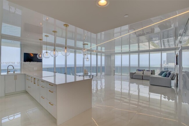 Building Photo - 1830 S Ocean Dr Unit 2402