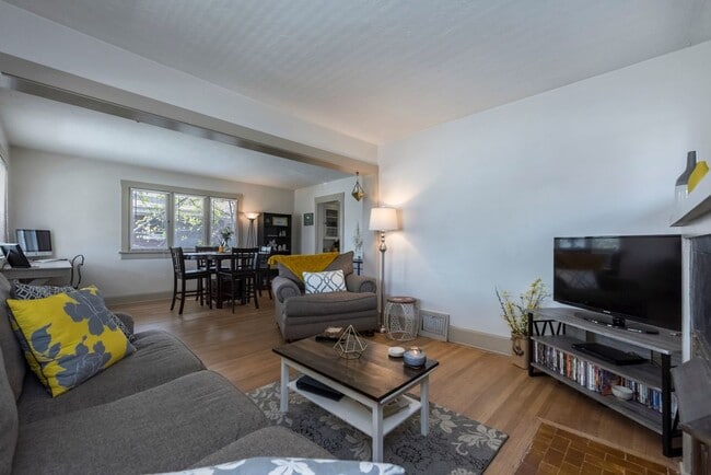 Photo - 409 E Coatsville Ave