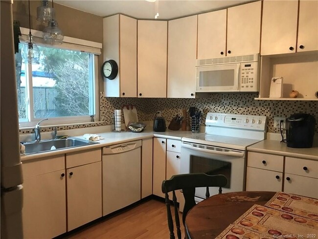 Photo - 1223 Stratfield Rd Unit 1223