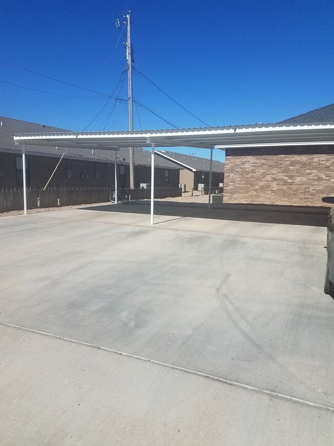 Building Photo - 1618 S Ave G Ave