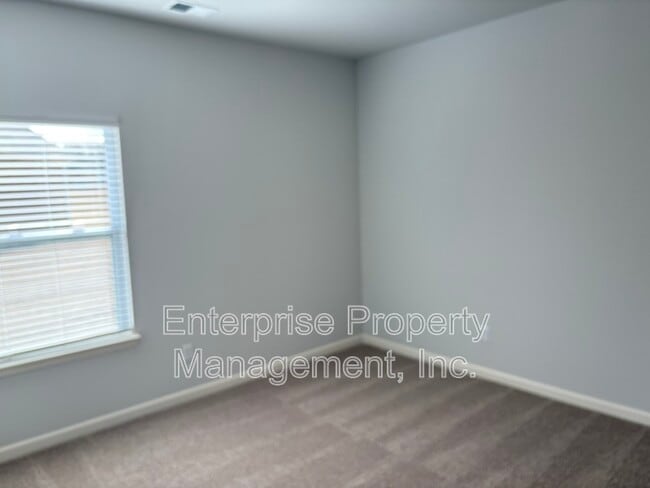 Photo - 85 Burr Oak Cv