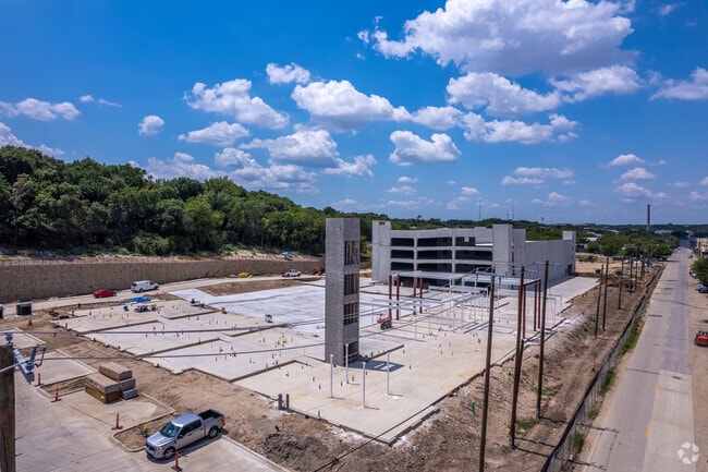 Building Photo - The Caroline