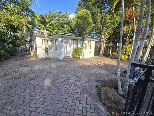 Building Photo - 5431 NW 30th Ave