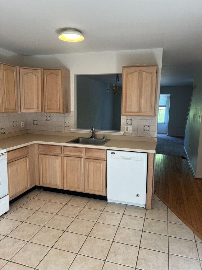 Photo - 120 Clover Ct