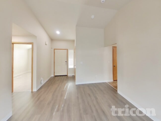 Photo - 622 6th Ave S