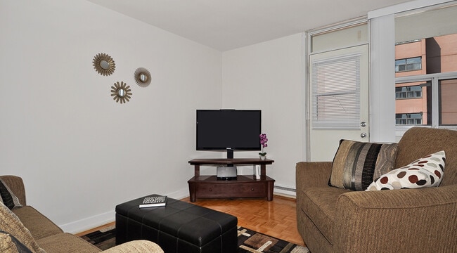 Building Photo - Davisville Tower Unit 00504