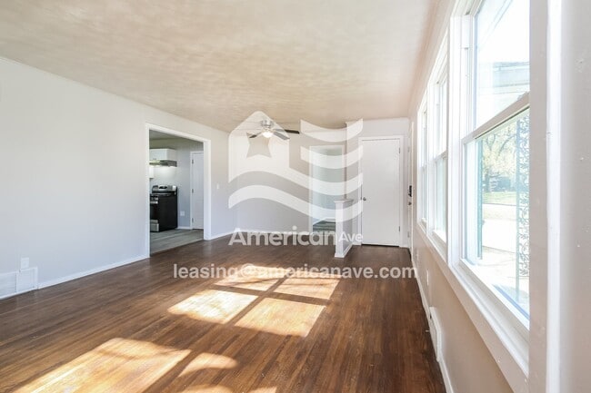 Photo - 725 E 42nd St N