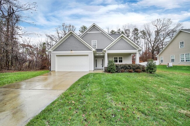 Building Photo - Modern Home In Matthews