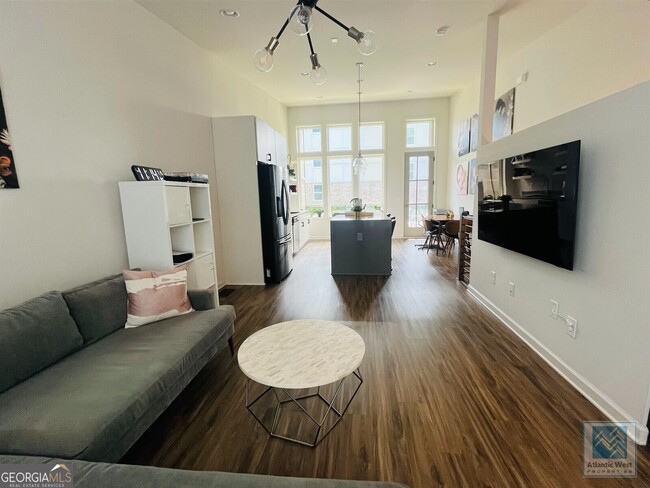 Photo - 440 Latta St NE