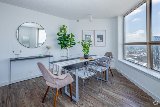 1BR, 1BA - 669SF - Dinning Room