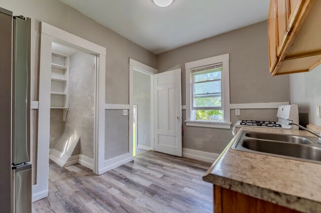 Photo - 397 Murray St