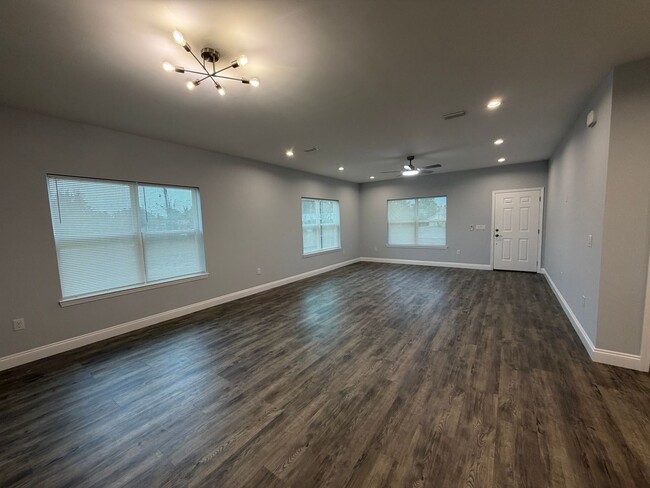 Photo - 4207 Northshore Rd