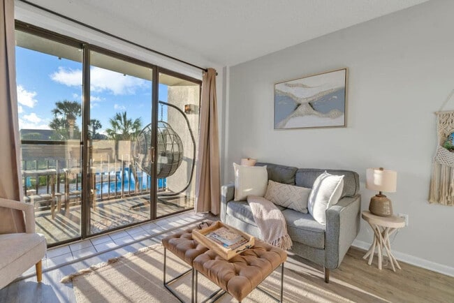 Building Photo - 214 Miracle Strip Pkwy SW