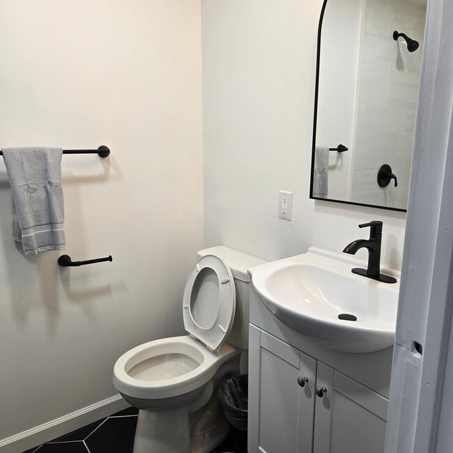 Photo - 643 S Washington St