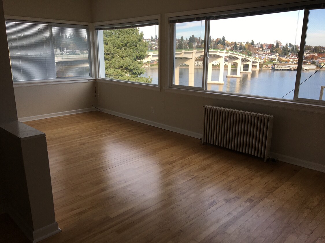 What a view! - 632 Washington Ave (Bremerton, WA)