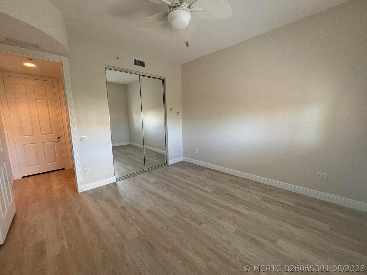 Photo - 7 Harbour Isle Dr E Unit 304