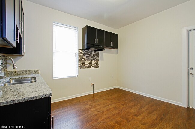 Photo - ELLIS_7524 Unit 1