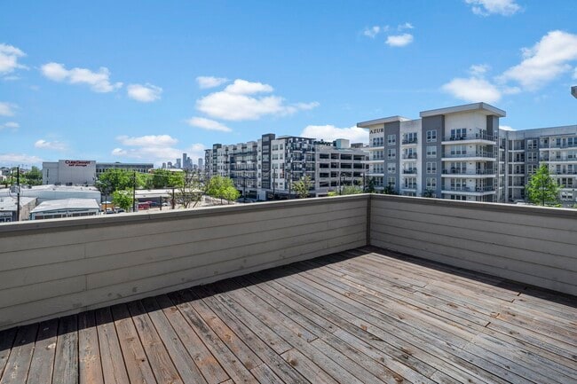 Building Photo - 1218 Sandman St