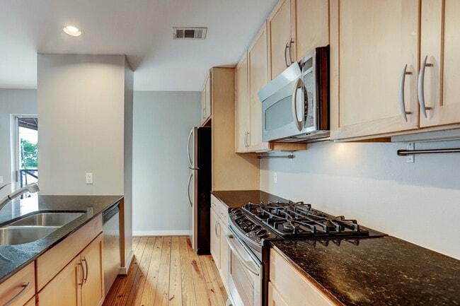 Photo - 835 Saulnier St