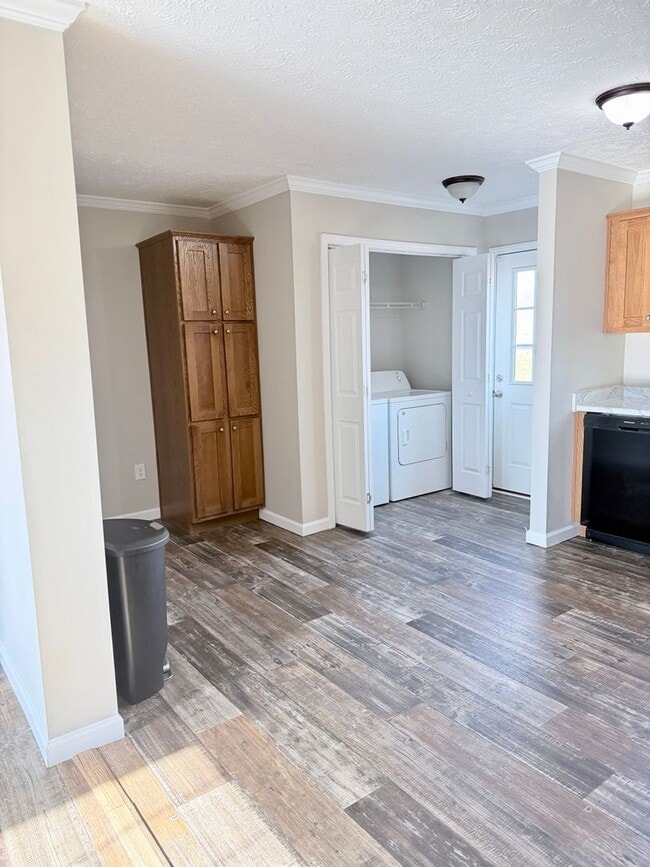 Photo - Beautiful 2 Bed, 1 Bath Apartment in Leicester Available now!