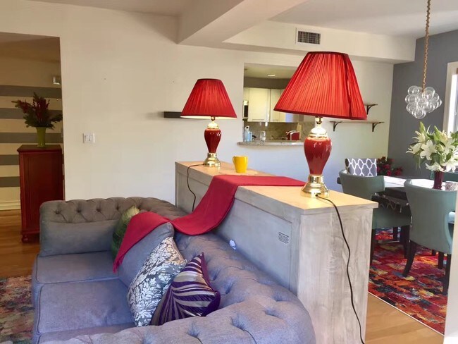 Photo - 325 S Arnaz Dr Unidad 101