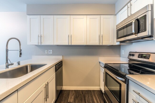Photo - 1800 Eastlake Apts (Scenic)