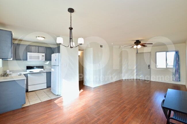 Building Photo - 2220 W Dora St