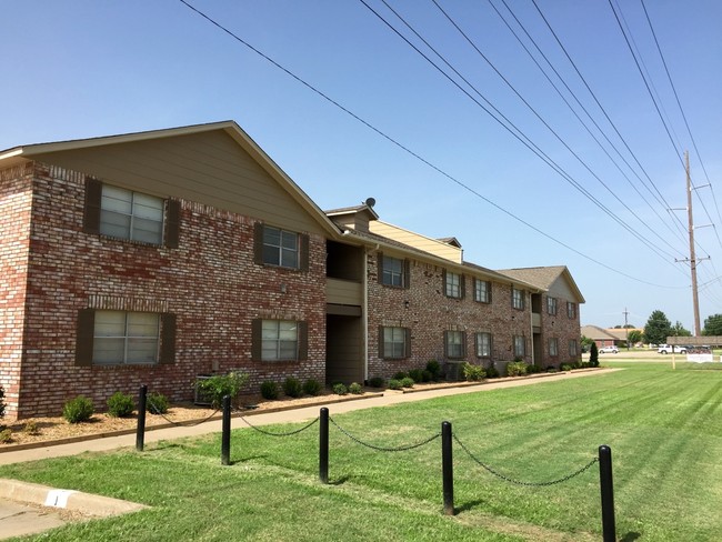 Rolling Hills - BARTLESVILLE PORTFOLIO Apartments