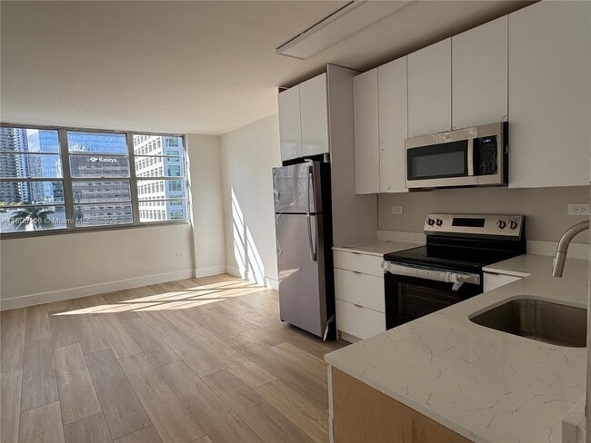 Building Photo - 825 Brickell Bay Dr Unit 1549