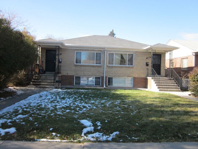 Building Photo - 2 bed 1 bath upper unit laundry included!