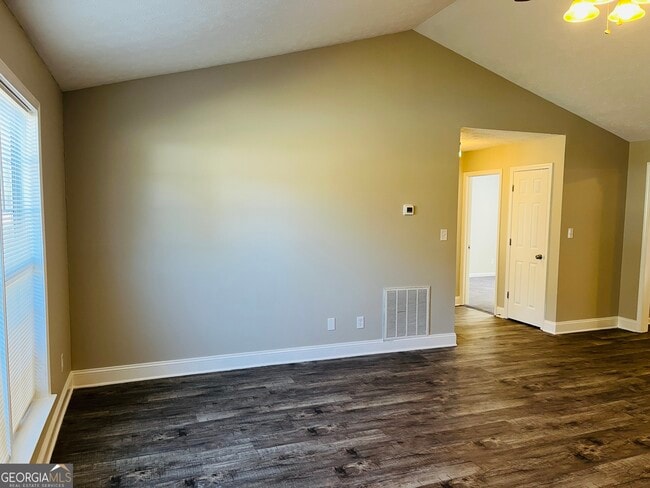 Photo - 2890 Garnet Way