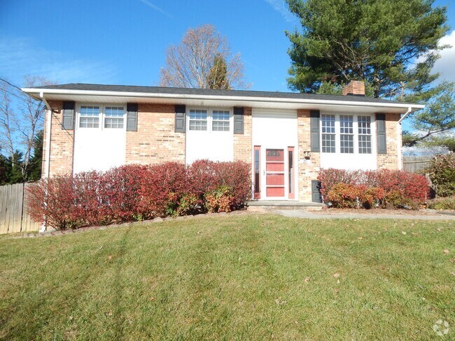 Building Photo - 20 Windy Hill Ln Rental