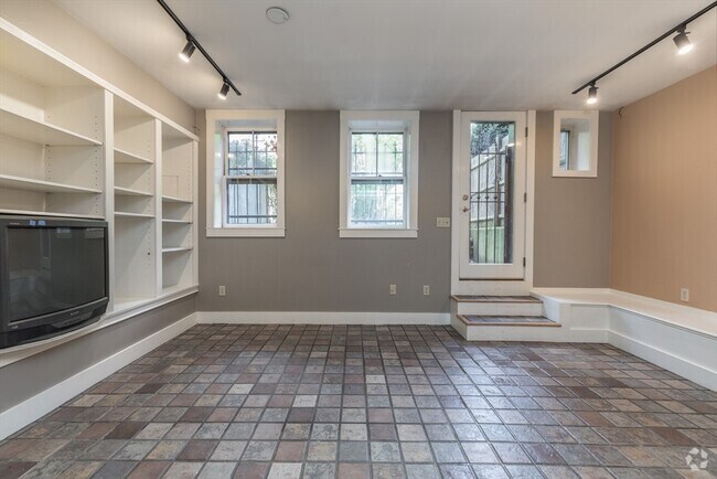 Building Photo - 73 Chandler St Unit B Rental