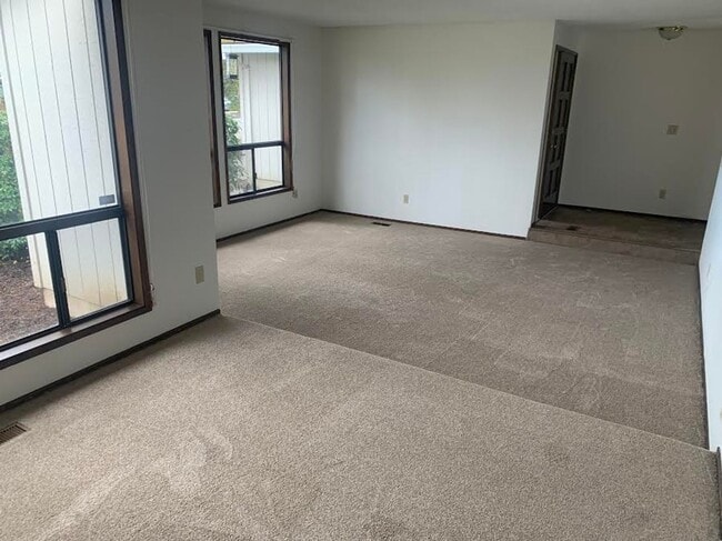 Photo - Greenway Single Level!!