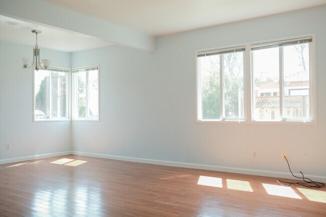 Building Photo - 1212 Neilson St Unit 1