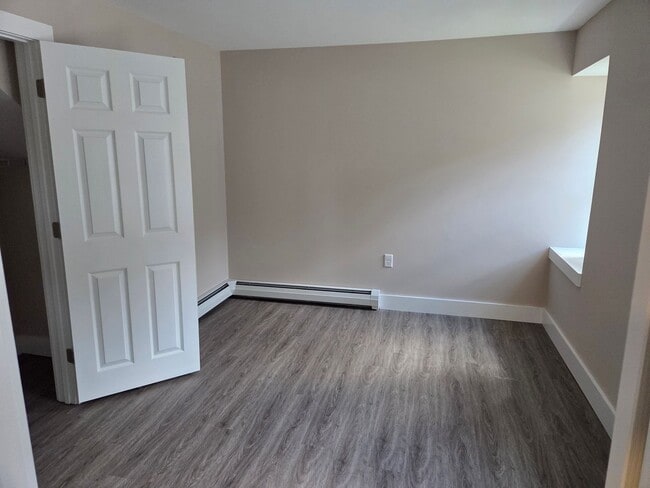61 Malletts Bay Ave Unit A