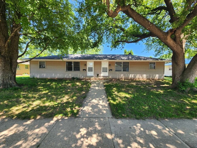 Building Photo - Side by Side Duplex