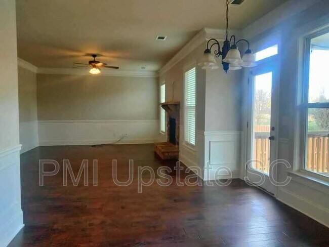 Photo - 113 River Valley Ln