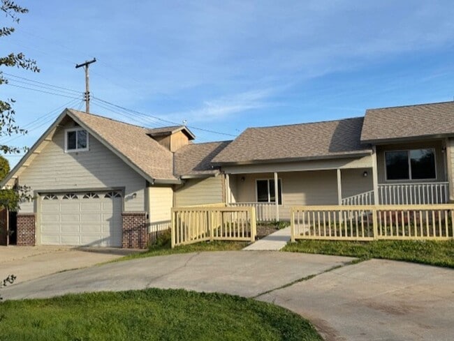 Building Photo - 7101 Winding Way Unit 1-bedroom, 2-bathrooms