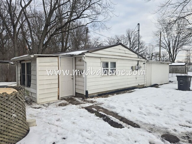 Building Photo - 2203 Rehm Dr Unit 1/2