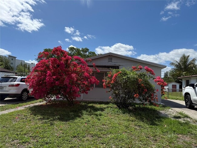 Building Photo - 3810 SW 25th St