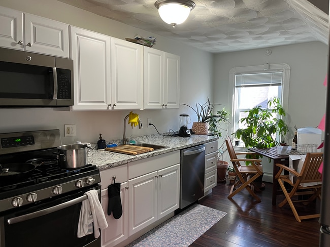 Building Photo - 106 Harrishof St Unit 3