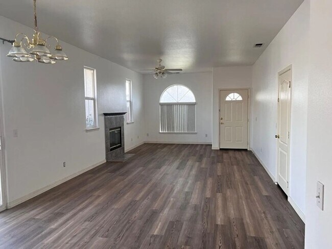 Photo - 3 Bedroom, 2 Bath Home with attached 2 car garage