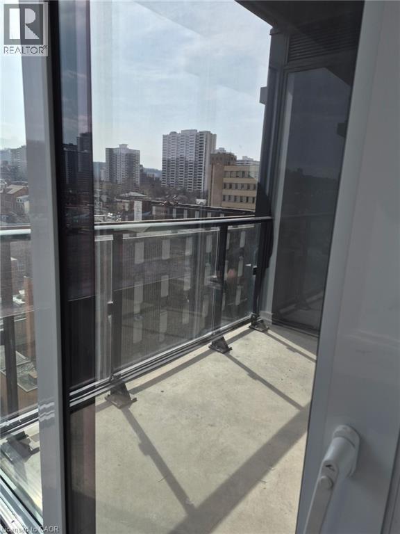 Photo - 75 James St S Unit 818