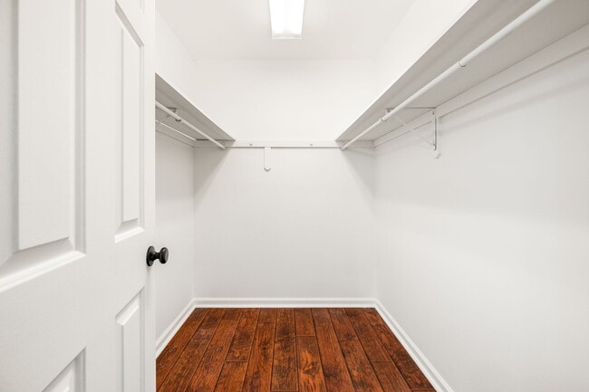 Photo - 302 Pinebrooke Cir