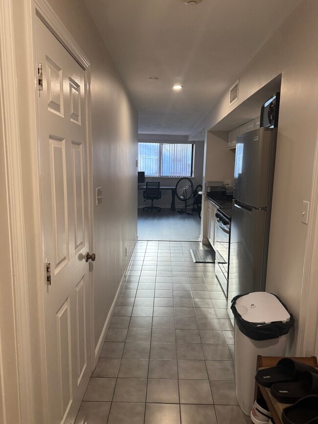 Building Photo - 205 Ferry St Unit Condo