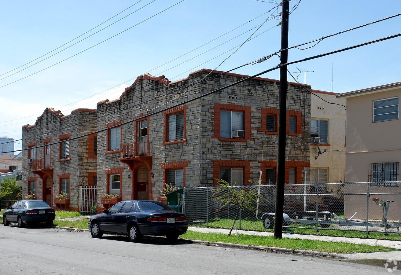 Photo - 858-866 NW 3rd St