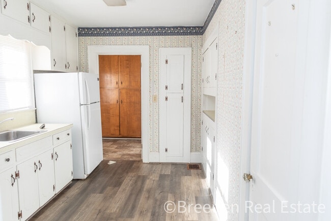 Photo - 400 Collett St