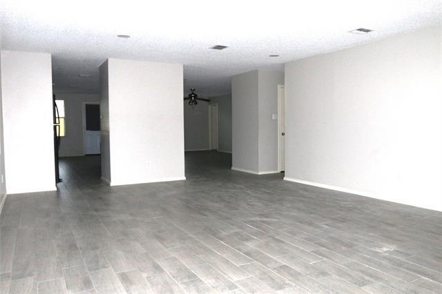 Photo - 2048 Crosbyton Ln