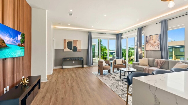 Photo - 1733 N Fitzhugh Ave Unidad ID1226740P